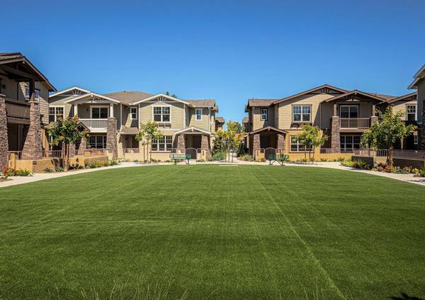 $3,295 / 3br - 1632ft2 - Custom Shaker Cabinets, Pet Friendly + 3 Bed 2.5 Bath with Incl. WD (San Diego)63701626385155122