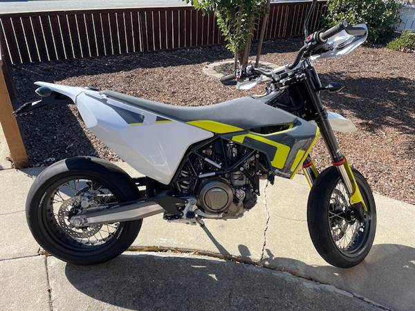 2022 Husqvarna 701 SM only 586 miles 1