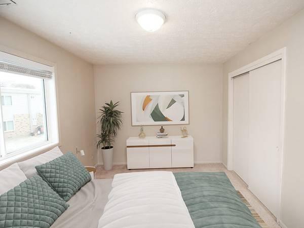 $1,249 / 2br - 1010ft2 - He who wakes up early gets the first opening! (3915 Winona Way, Sioux City, IA)63617082172673123