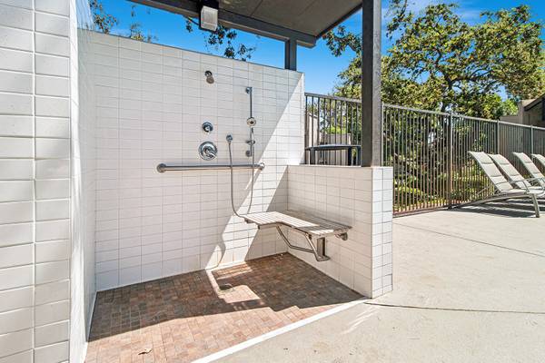 $3,095 / 2br - 962ft2 - Washer & Dryer, On-site Maintenance and Management, Large Closets63800304748673121