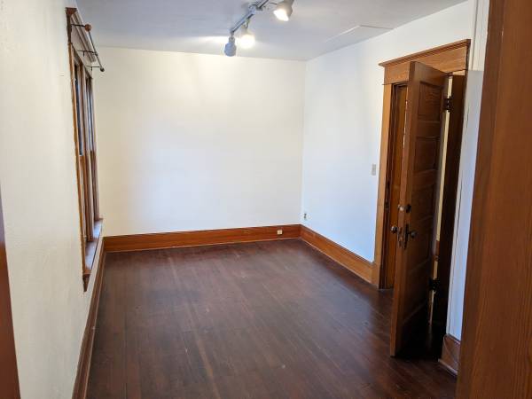 $590 / 149ft2 - Oficina en alquiler (518 SW 3rd St, Suite D, Corvallis)63624759182211122