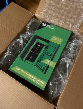 *NEW* Xbox Series X Replica Mini Fridge 1