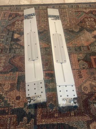 Heavy duty server rails - $40 (NE)63470990486273120