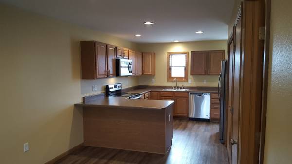 $1,415 / 2br - Modern Comfort in Dubuque's West End – 2 Bed, 1.5 Bath Townhome (Dubuque)63800864017281121