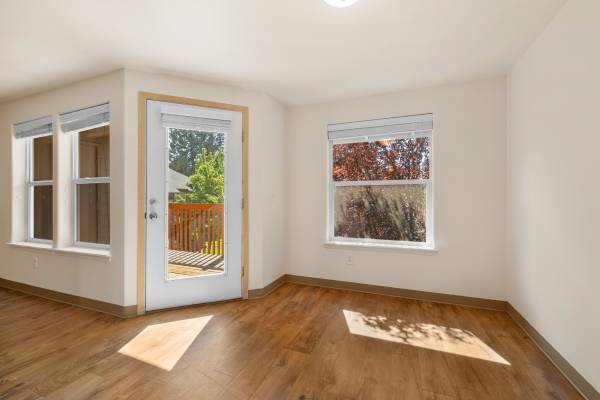 $1,795 / 2br - 933ft2 - 2 BEDROOM, 2 BATHS  //  PETS WELCOME!  // ONE MONTH FREE! (2020 NE Linnea Drive Bend, Oregon)63839294230403123