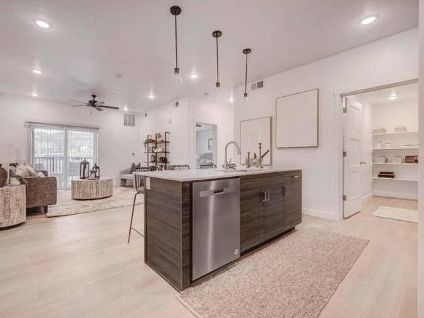 $1,679 / 2br - 954ft2 - Pet Park & Wash, Courtyards with Fire Pits, Grills & Gathering Areas (Herriman)63969050990594122