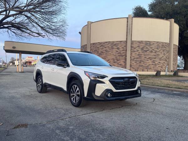 2025 Subaru Outback Premium AWD  Low Mileage 1