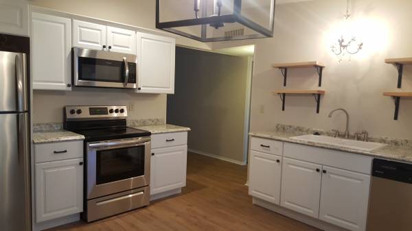 $1,675 / 2br - 885ft2 - Alquiler encantador de estilo granja (Central)63674687344897121