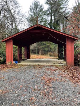 * FOR RENT: COVERED PARKING, WEDDING VENUE, TENNIS COURT, HORSE BARN * 1