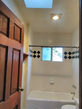 $2,850 / 2br - 784ft2 - Hermoso apartamento de 2 dormitorios con terraza y patio trasero (berkeley)63657913807489121