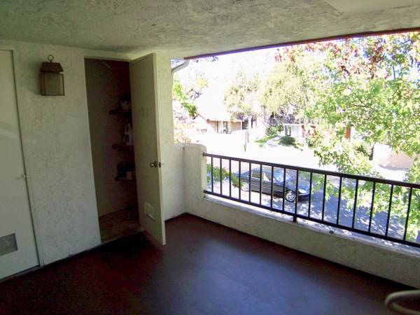 $2,495 / 2br - 886ft2 - Delightful Upper Unit Mira Mesa Condo In The Villas At Westmort (8431Westmore Rd #124, Mira Mesa)64037045741441124