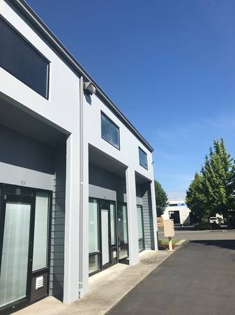 $3,795 / 2000ft2 - Auburn showroom/warehouse 2000 SF - Near SR-167 (Auburn)63884887744899120