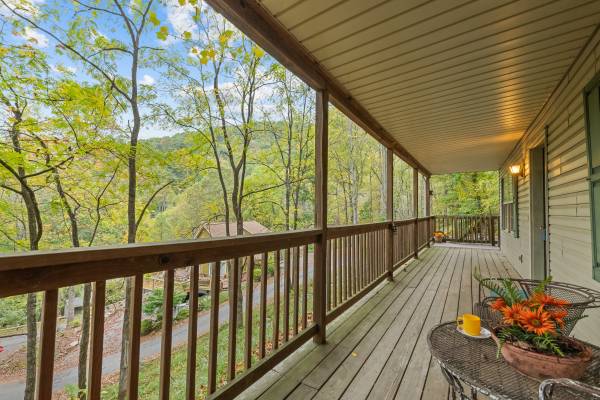 $345,000 / 2br - 1432ft2 - 2/2.5 with BONUS Rm, 42 Greenview Dr, Maggie Valley (MVCC)64029205671425123
