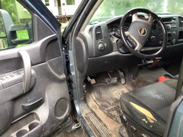Silverado 2012 - $1800 (Bristol)63622514104961123