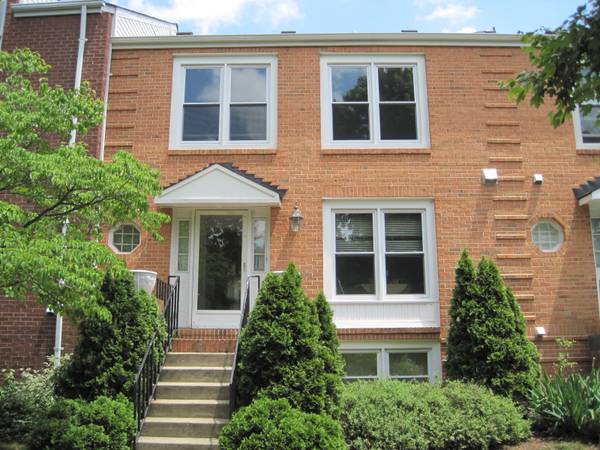 $925 / 4br - 400ft2 - Large Master Bedroom w/Full Private Bath (Tysons / Vienna / Mclean)64040030583171120