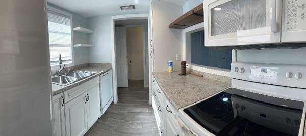 $1325.00 / 2br - 972ft2 - Adosado actualizado de dos pisos en alquiler en una comunidad tranquila.63768080480257121