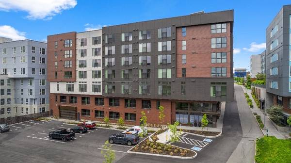 $1,799 / 1br - 592ft2 - Very Private w Natural Light - Urban 1 Bed - 8 Weeks Free (Northgate)64031309931265124