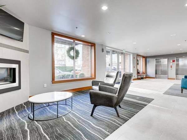 $1,950 / 1br - 776ft2 - 24 Hour Fitness Center, Garage Parking, Pet Park (Renton)63884887942147124