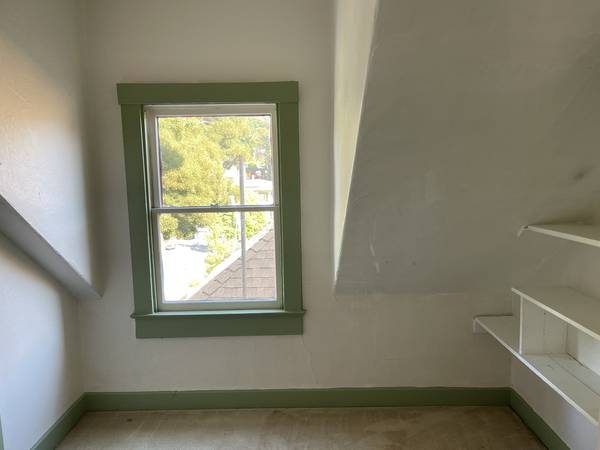 $875 / 7br - SMALL ROOM AVAILABLE IN LAKE MERRIT HOME (Utilities and 🐱 Included) (oakland lake merritt / grand)63682888634113120