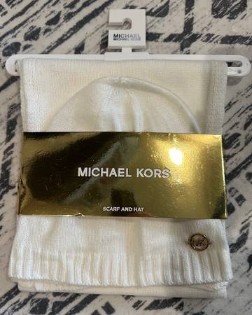 Michael Kors Scarf/Hat, Nautica Bag, Dooney Bourke Wallet, Simply Vera 1