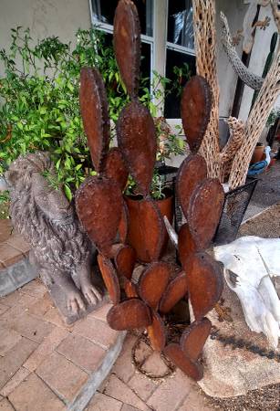 Prickly pear cactus sculpture statue 1