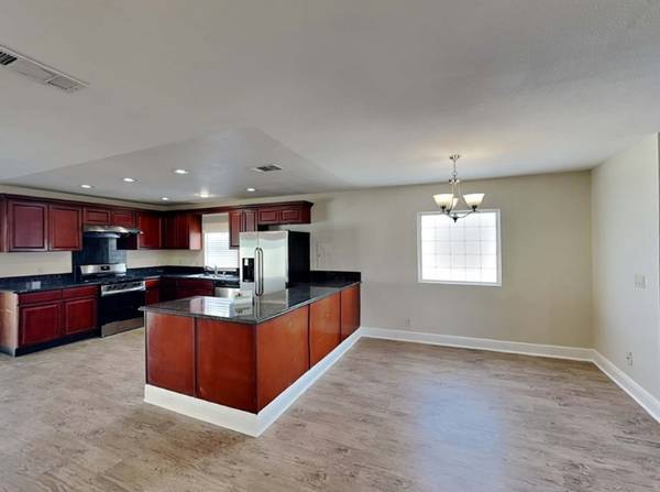 $1100.00 / 3br - Charming 3 Bed, 2 Bath Home in Las Vegas | Available 9/30 | $1100/mont63907026139139124