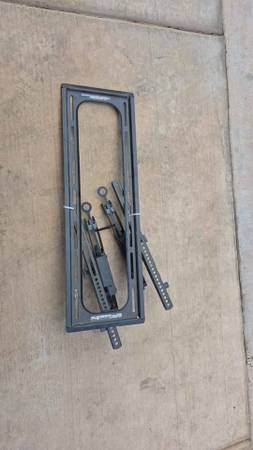 Extendable Tilting TV Wall Mount for 46"-90" TVs 1