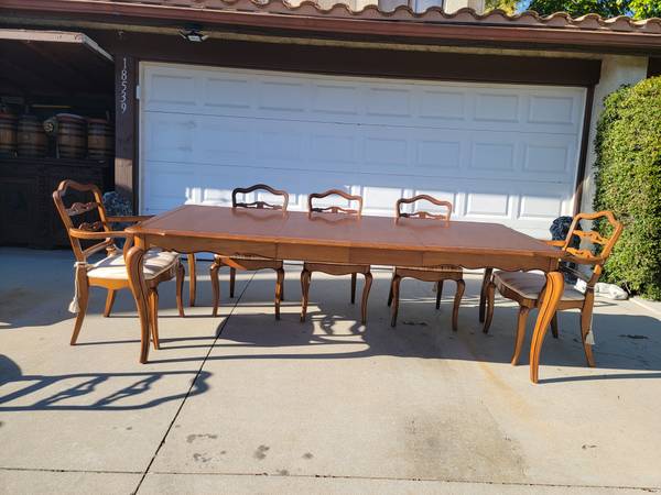 Beautiful Maple Wood Dining Table and Chairs 1