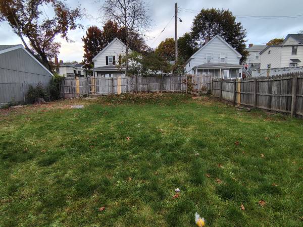 $2,850 / 3br - 1250ft2 - 3-bdrm, 1-bath, laundry in unit, off street parking (Marlborough)64034613909761121