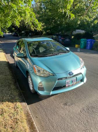 En venta: Toyota Prius C Three 2014 — ¡En excelentes condiciones! - $10,500 (Portland)63618490504707120