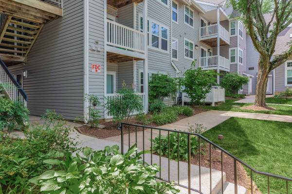 $2,620 / 3br - 1160ft2 - Barra de desayuno, despacho o estudio, parques públicos cercanos (5320 Cedar Ln, Columbia, MD)63694817969795120