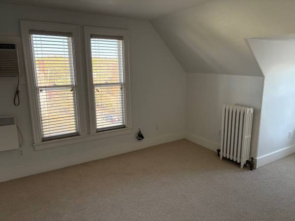 $2,150 / 1br - 900ft2 - 3rd Floor Newton Victorian House - Quiet Use only! (Newton)63863135395203122