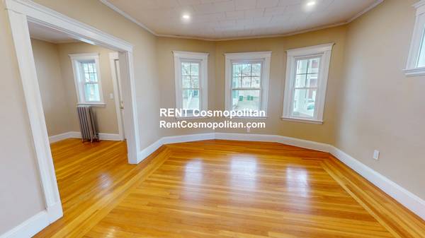 $2,800 / 2br - GORGEOUS 1st flr Suite- in unit laundry- great location! 3d tr63828556984833123