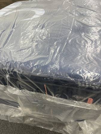 ►Stearns and Foster Reserve Firm/Soft Pillow Top King Mattress 1