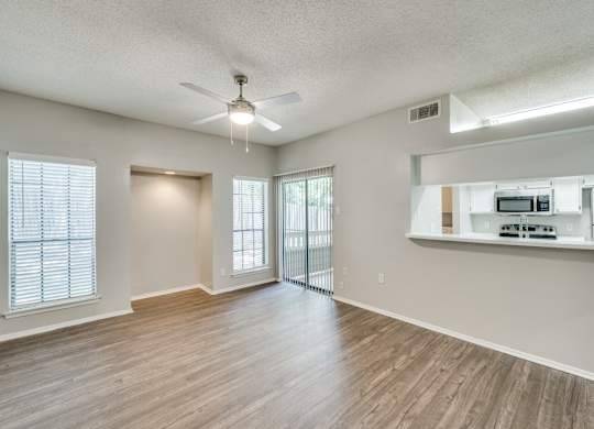 $1,185 / 1 hab - 748 pies² - 1 dormitorio, a minutos del aeropuerto DFW, ubicado en Irving! (1400 Esters Rd, Irving, TX)63867602088193120