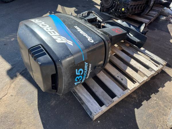 Motor fuera de borda Mercury de 135 hp Optimax de 25" XL del año 2000 para piezas - $750 (Seabrook, NH)63437900349059121