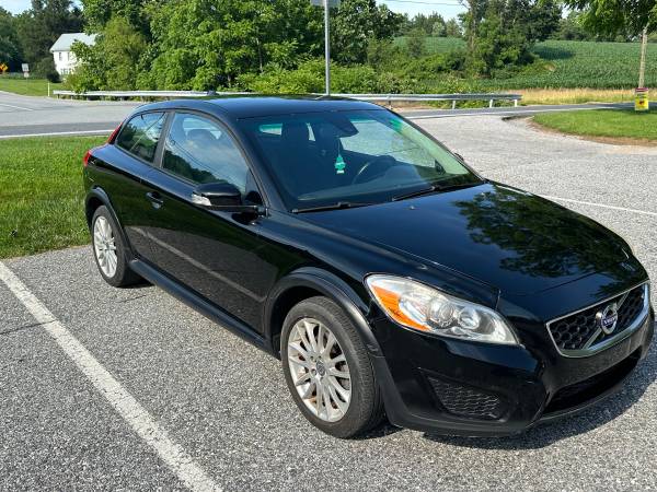 2011 Volvo C30 T5 con bajos 43K millas - $6,499 (York)63435754136833121
