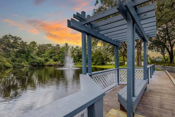 $1,459 / 1br - 850ft2 - BEAUTIFUL COMMUNITY! NO RENT OCT! MOVE IN BY 9/26 (8401 Southside blvd, Jacksonville, FL)64014801220097120