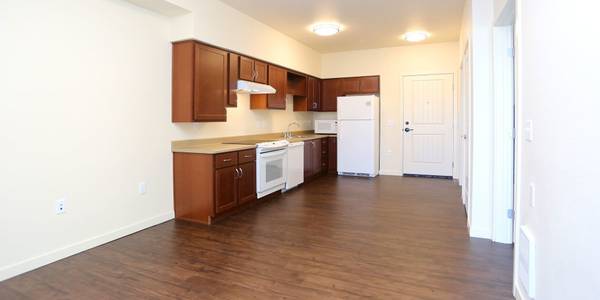 $1,198 / 1hab - 1/dor 1/ba, Sala comunitaria con cocina completa, ventanas de doble panel (6010 Tutt Blvd, Colorado Springs, CO)63686727333889123