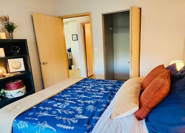 $2,038 / 2br - Make a Splash in Your New Home Today! (1001 E. Marine View Drive, Everett, WA)63688407395969122