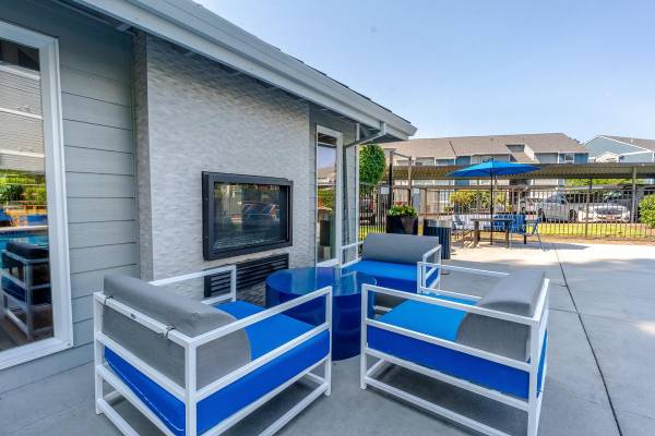 $1,573 / 2br - 869ft2 - Spa, Close to Public Transportation, Balcony, Newly Renovated Homes* (Milwaukie, Southgate)64039055673346120