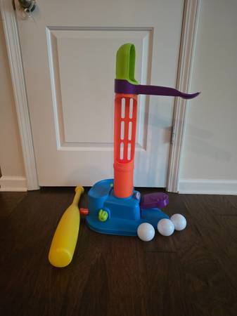 Little Tikes 3-in-1 Triple Splash T-Ball Set with 3 Balls 1
