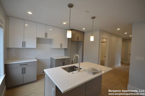 $3,600 / 2br - **BRIGHTON CENTER-NEWLY BUILT 2BED/2BATH-GARAGE PARKING, CENTRAL AC! (Brighton)63856446616451121
