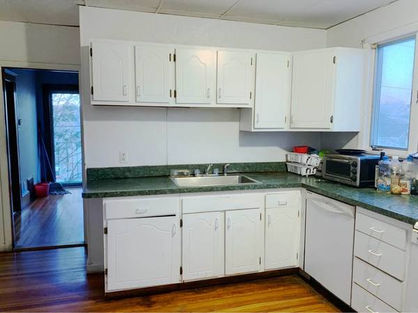 $800 Large Private Room Available for Rent Available Now (Malden)63810039739905122