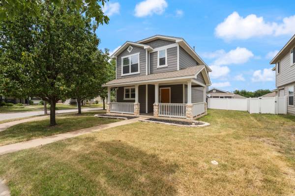 $2,250 / 3br - Beautiful 3-Bed, 3-Bath Retreat in Cedar Park64046033301249120