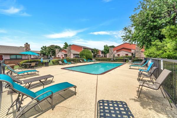 $1,125 / 1br - 686ft2 - Free Weights, Cardio Machines, Refrigerator (4500 Sojourn Dr, Addison, TX)63796555500545121