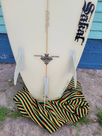 Surfboard tri fin with cover - $250 (National city)63470104866051124