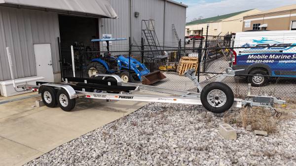 24–26ft Aluminum Tandem Axle Boat Trailer – Disc Brakes on All Axles – 1