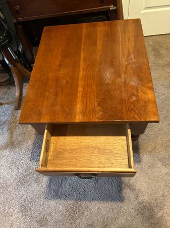 Vintage Lamp Table - $75 (Lakeway)63435874594561124