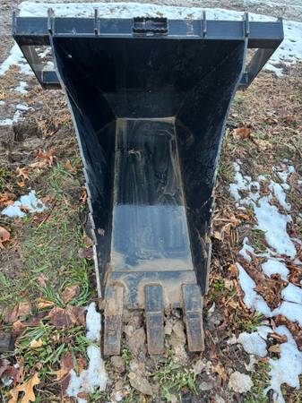 Titan Attachments Skid Steer Stump Bucket 1